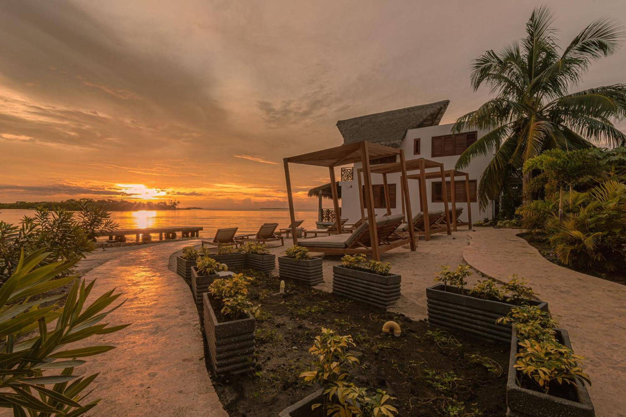 Islawa Soy Local - Isla Privada Hotel Baru Bagian luar foto