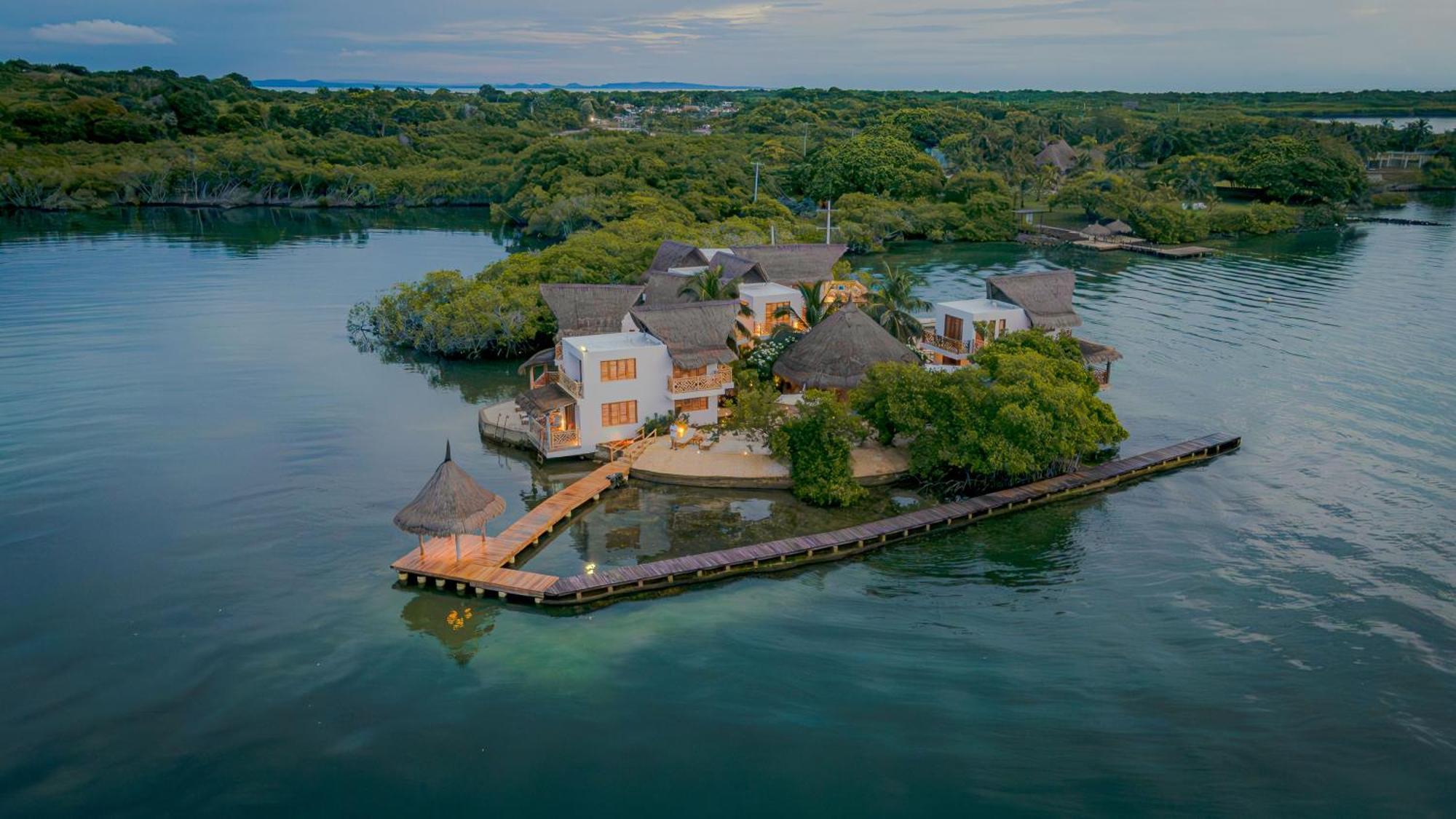 Islawa Soy Local - Isla Privada Hotel Baru Bagian luar foto